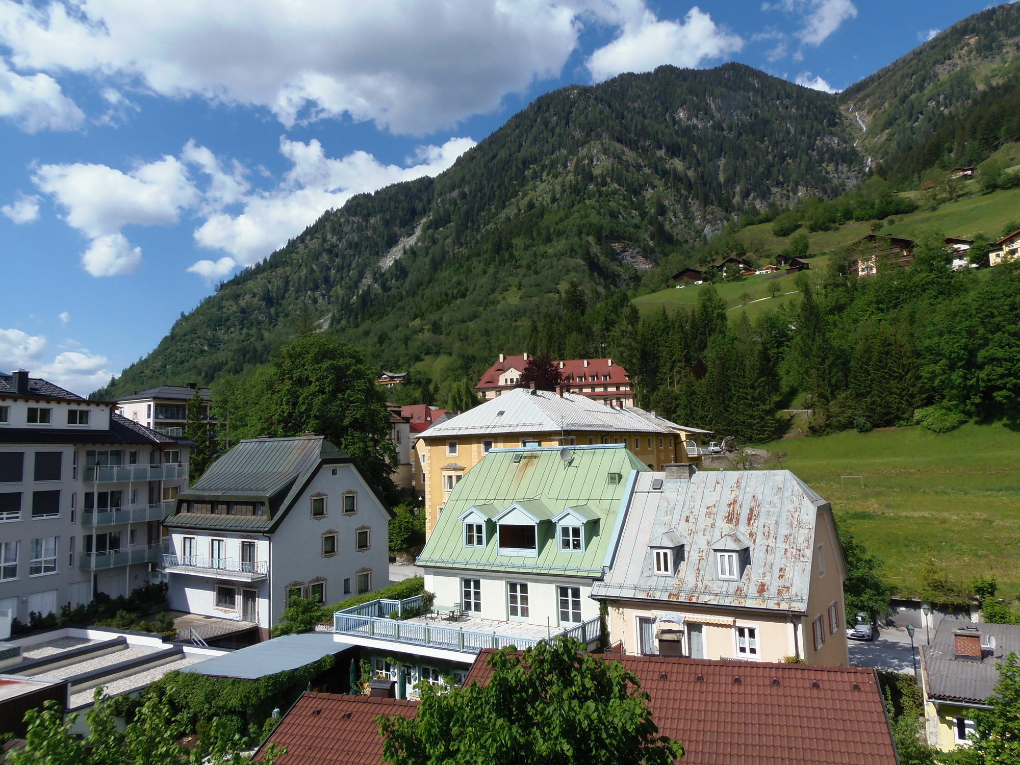 Hotel Germania Gastein - Ganzjaehrig Inklusive Alpentherme Gastein & Sommersaison Inklusive Gasteiner Bergbahnen باد هوفغاستين المظهر الخارجي الصورة